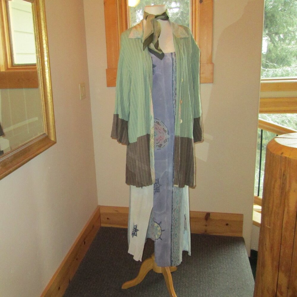 Mission Canyon Sleeveless Maxi Dress with Green & Brown Kusnadi Rayon Jacket